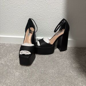 Steve Madden Kassiani Black Platform Heels – Size 9 (NEW)